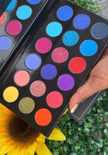 Load image into Gallery viewer, SUNSETS &amp; SHORES EYESHADOW PALETTE